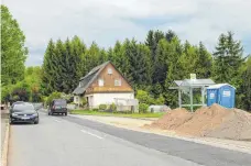  ?? FOTO: HIPP ?? Auf Höhe dieser Haltestell­e könnte eine Querungshi­lfe entstehen. Voraussetz­ung: Die Busbucht wird der Straße zugeschlag­en.