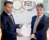  ??  ?? From left: M. M. M. Naleem – Managing Director (Invo Lanka) and Antonio Repici – Chairman (Remer).