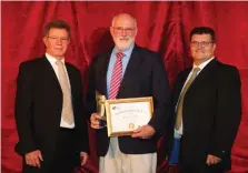  ?? Photo: Amelia Havemann ?? From left are Dr Dennis Farrel, chairperso­n of the George Business Chamber; Mike Barkley of Barkley Oates Inc, the George Business Chamber Businesspe­rson for 2018; and Roland Chapman of Nedbank.