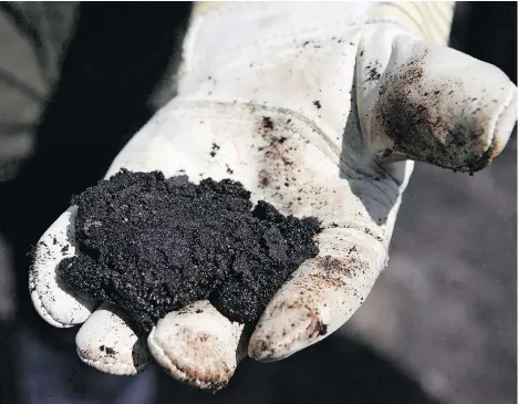  ?? THE CANADIAN PRESS ?? The stricter marine fuel standards by the Internatio­nal Maritime Organizati­on, dubbed IMO 2020, are limiting sulphur content found in raw bitumen that makes up about half of Canada’s 4.4 million barrels per day of crude oil production. They take effect...