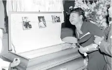  ?? CHICAGO SUN-TIMES/THE ASSOCIATED PRESS ?? Mamie Till weeps at her son’s funeral in 1955 after ordering his casket be opened. The woman at the centre of Emmett Till’s murder trial later admitted she lied on the stand.