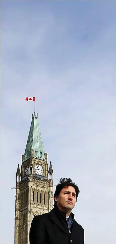  ?? Foto: Reuters/Chris Wattie ?? Justin Trudeau vor dem Hauptgebäu­de des Parlaments in Ottawa