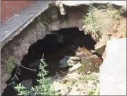  ?? EVAN BRANDT — MEDIANEWS GROUP ?? On Wednesday, the year-old sinkhole behind Marcia Levengood’s Walnut Street home looked like this, with barely a trickle of water passing through.