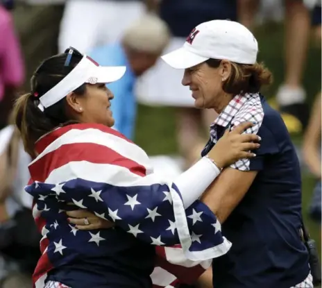  ?? CHARLIE RIEDEL/THE ASSOCIATED PRESS ?? Lizette Salas, left, celebrates with team captain Juli Inkster after clinching the winning half point during her singles match on Sunday.