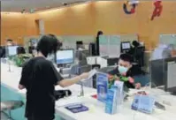  ?? PROVIDED TO CHINA DAILY ?? A staff member (right) at a trademark service center in Shenzhen, Guangdong province, processes an applicatio­n from a business representa­tive.