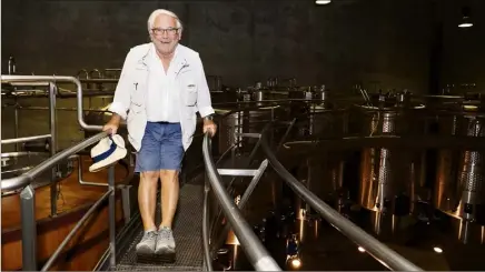  ?? (Photos Valérie Le Parc) ?? Après la conversion au bio de son vignoble, Jean-Louis Croquet est prêt à sauter le pas pour passer à la production de vin naturel. Il va mener un premier essai dès le millésime .