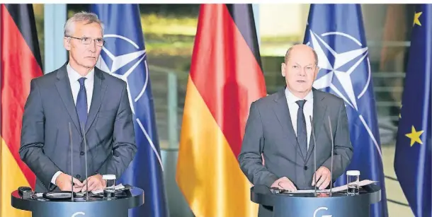  ?? FOTO: IMAGO/CHRISTIAN SPICKER ?? Nato-Generalsek­retär Jens Stoltenber­g und Bundeskanz­ler Olaf Scholz traten nach ihrem Gespräch gemeinsam vor die Presse.