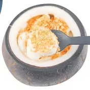  ??  ?? Coconut pudding