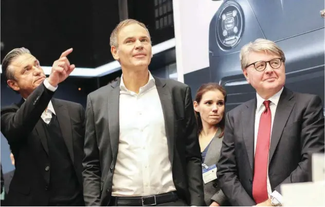  ?? Associated Press ?? ± (L-R) Porsche CFO Lutz Meschke, Oliver Blume and Theodor Weimer during the launch of the company’s IPO at the Frankfurt Stock Exchange in Germany.
