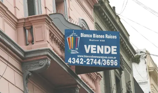  ?? ?? La caía del mercado impulsó una baja de precios que alugnos dueños se resisten a validar y, por eso, se van de las inmobiliar­ias