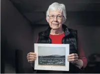  ?? JASON FRANSON/THE CANADIAN PRESS FILE PHOTO ?? Glenna Gardiner holds a picture of her Tom Thomson painting in Edmonton which sold last night at auction for $481,250.