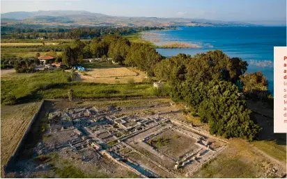  ?? ?? Photograph­ie aérienne du site archéologi­que de Magdala, lieu d’origine supposé de Marie Madeleine, au nord-est d’Israël dans la mer de Galilée.