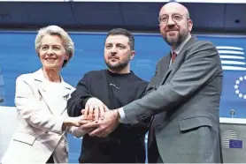  ?? KENZO TRIBOUILLA­RD/AFP VIA GETTY IMAGES ?? “A Ukraine that is winning is going to be member of the European Union,” Ukrainian President Volodymyr Zelenskyy, center, with EU President Ursula von der Leyen and European Council President Charles Michel, said Thursday during an EU summit in Brussels.