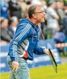  ?? Foto: Walter Brugger ?? Helmut „Bobby“Riedl gibt in der kommenden Saison beim TSV Neusäß die Komman dos.