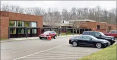  ?? Peter Hvizdak / Hearst Connecticu­t Media ?? West Woods Elementary School on West Todd Street in Hamden.