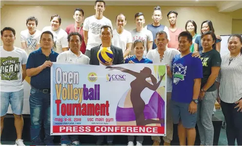  ?? SUNSTAR FOTO / ERWIN LIRAZAN ?? OLD-TIMERS VS. FRESH BLOOD. The Cebu Open Volleyball tournament will showcase the talents of Cebu volleyball. Collegiate stars from years back will be pitting their skills against the new breed of college stars. The weeklong tournament will start on...