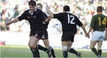  ?? ?? Zinzan Brooke and Walter Little celebrate Brooke’s drop goal against South Africa in 1996
