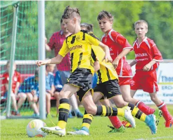  ?? FOTO: PETER SCHLIPF ?? Der BVB-Nachwuchs hat sich in Jagstzell bis ins Finale gespielt. Dort unterlagen die Dortmunder aber dem VfB Stuttgart.