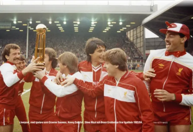  ?? Foto: GETTY IMAGES ?? Liverpool, med spelare som Graeme Souness, Kenny Dalglish, Steve Nicol och Bruce Grobbelaar firar ligatiteln 1983/84.