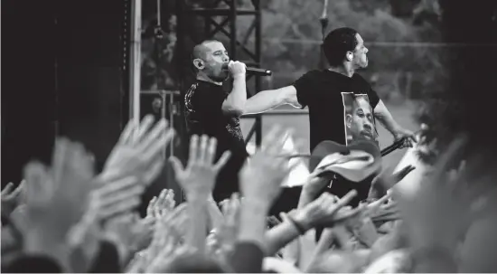  ??  ?? NTM. À gauche/ left: Kool Shen À droite/ right: JoeyStarr Les vieilles charrues, juillet 2010. (© MarOne)