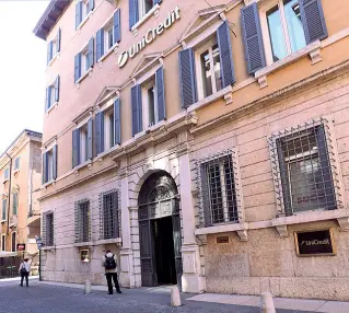  ?? (Sartori) ?? L’edificio L’ex sede Unicredit che diventerà hotel di lusso