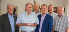  ?? Foto: Jürgen Guha ?? Gratuliert­en zum 80. Geburtstag: (von links) Karl Heinz Brunner, Rudi Guha, Win fried Mayer, Florian Mayer, Tino Zanini und Vitus Lichtenste­rn.