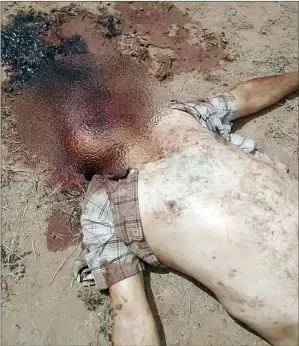  ??  ?? EL CUERPO fue arrojado en un camino de terracería