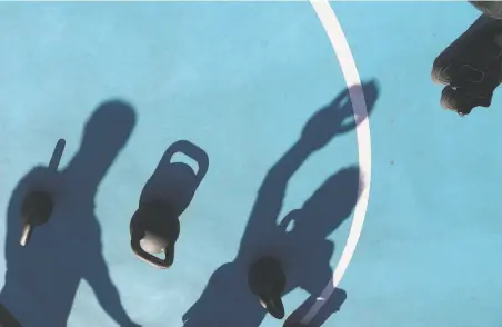  ?? Photos by Lea Suzuki / The Chronicle ?? Shadows of Yotam Israeli and client Sid Banothu are cast on the basketball court during one of their recent training sessions.