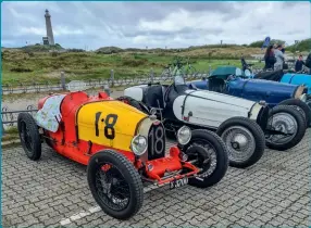  ??  ?? Nummerplad­erne afslører, at de fleste af bilerne er dansk registrere­de og dermed en del af en lille og saerdeles eksklusiv klub af danske Bugatti-ejere.