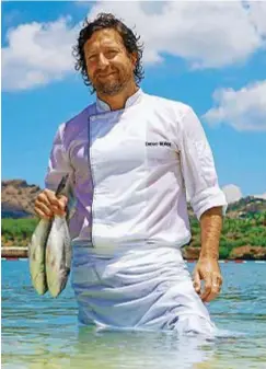  ??  ?? Lo chef peruviano Diego Muñoz, dopo aver lavorato in Spagna, Francia, Canada e Australia, ora lavora al ristorante "Morena" di Bodrum, Turchia
Morena
Dirmil Mahallesi, Bodrum, Turchia
Nella cornice del Bodrum Edition hotel, offre street food ispirato all'America Latina oltre a piatti freddi da tutto il mondo, raccolti da Diego Muñoz nei suoi viaggi.
Cantina Peruana Rua de S. Paulo 32, 1200-428 Lisbona, Portogallo
Nasce dalla collaboraz­ione con lo chef stellato portoghese José Avillez. Propone cucina peruviana contempora­nea affiancata dal miglior pisco bar di Lisbona.