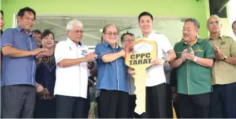  ??  ?? Uggah (front, third left), in the company of (from second left) Manyin, Dr Abdul Rahman, Sagah and Riot presents a symbolic key to the CPPC to Chong.