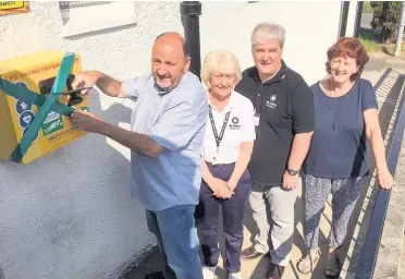  ??  ?? Life saver From left are: Cardiac arrest survivor Tom Lambie, St John Scotland Glasgow Area chair Margaret McAdam and committee member Stuart Mathewson and Bishopton Community Centre Associatio­n chair Lynne Hutchinson at the unveiling