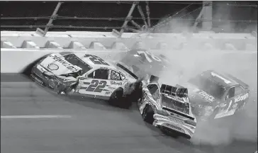  ?? The Associated Press ?? MAJOR PILEUP: Joey Logano (22), Kyle Busch (18), Jamie McMurray and Martin Truex Jr. (78) get caught up in a wreck in Turn 2 during the NASCAR Cup race at Daytona Internatio­nal Speedway Saturday in Daytona Beach, Fla. Ricky Stenhouse Jr. took his...