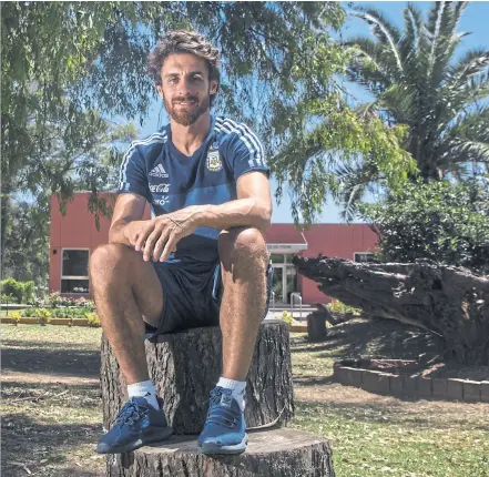  ??  ?? “Es mentira que a los chicos no les gusta el fútbol”, aclara Aimar para desarticul­ar una idea muy extendida