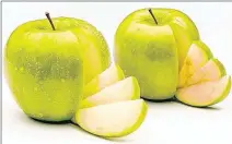  ?? OKANAGAN SPECIALTY FRUITS ?? A traditiona­l Granny Smith apple is shown on the right, with its slices already beginning to turn brown. The geneticall­y modified version, known as an Arctic apple, is at left with still-pristine slices.
