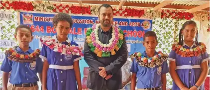  ?? Sampras Anand ?? From left: Deputy head boy, Mosese Ganivatu, head girl, Mereoni Dicamaibau, Assistant Minister for Youth and Sports, Alvick Maharaj, head boy, Jeremaia Masibilo and deputy head Girl, Yaadvi Yaavi Nand, at Boubale Primary School in Labasa on May 6, 2022.
Photo: