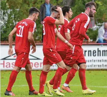  ?? Foto: Szilvia Izsó ?? Entscheide­nde Partien vor der Brust: Der TSV Rain erwartet heute im Relegation­sspiel den FC Memmingen. Am kommenden Mon tag müssen sie dann beim Rückspiel im Allgäu Farbe bekennen.