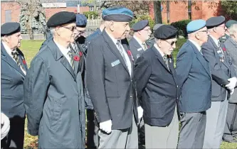  ?? KRIS DUBE THE WELLAND TRIBUNE ?? Members of the Royal Canadian Legion Branch 613 partake in a Remembranc­e Day ceremony in Pelham on Sunday.