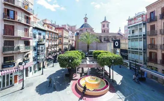  ?? EFE / MARCIAL GUILLÉN ?? La Plaza de las Flores de Murcia, uno de los enclaves más simbólicos de la ciudad, situada tras la Catedral