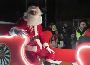  ?? Picture: Sue Corcoran ?? STAR OF THE SHOW: Father Christmas paid a special visit to Twyford