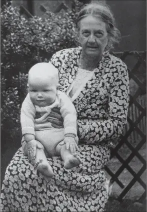  ??  ?? Clockwise from left: Alasdair Gray with his grandmothe­r in 1935; Gray with his wife Morag McAlpine; the original Young Glasgow Group, as it was initially named, at their first exhibition in 1958 – founder member Gray is on the far right; Lanark, book 2, title page