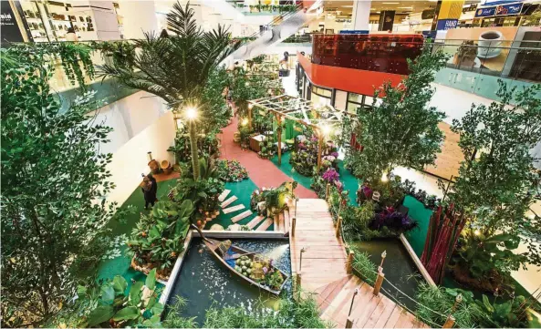  ??  ?? Sunway Putra Mall’s main concourse features a luxurious garden surrounded by lush greenery, replicatin­g a ‘kampung’ set within the rainforest.