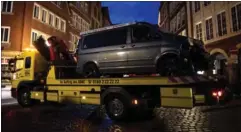  ?? FOTO: RITZAU SCANPIX ?? Med sin bil pløjede den 48-årige ind i menneskema­engden på torvet i Münster og draebte to og kvaestede adskillige.