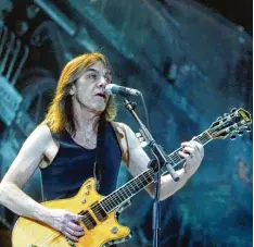  ?? Foto: El Universal/Zuma/dpa ?? Malcolm Young gründete zusammen mit seinem Bruder Angus AC/DC. Das Foto zeigt ihn bei einem seiner letzten Auftritte im Jahr 2014.