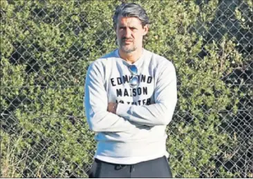  ??  ?? OFICIAL. José Luis Pérez Caminero, en una imagen de archivo, en un entrenamie­nto del Atlético.