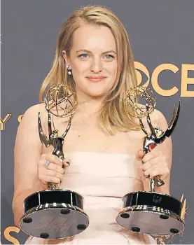  ??  ?? Elisabeth Moss. Mejor actriz dramática por “The Handmaid’s Tale”.