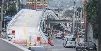  ??  ?? El puente aéreo de La Granja ya está señalizado y a la espera de ser habilitado a los conductore­s.