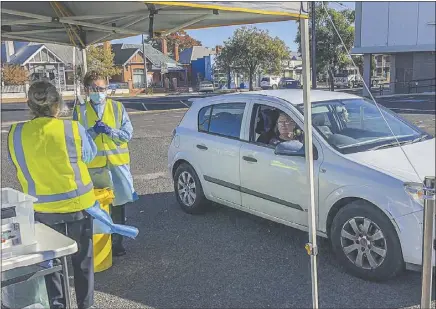  ?? PHOTO: ?? Shirley Marsh (in car) says the convenienc­e of the drive through testing is a boon for the city’s residents. DUBBO PHOTO NEWS