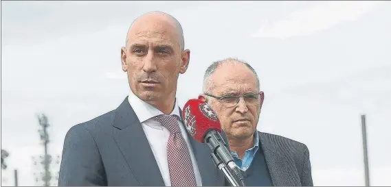  ?? FOTO: RFEF ?? Luis Rubiales, presidente de la RFEF, y Javier Tebas, presidente de Laliga, siguen mostrando sus desavenenc­ias.