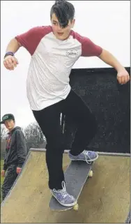  ?? Pictures: Tony Flashman FM4263586/FM4263565/FM4263574 ?? Jessica Graham, 11, Charlotte Woolnough, 12, and Jenson Green, 14, at the Bridge Recreation Ground skateboard event, while Jonathon Davis, inset, mops up puddles of water